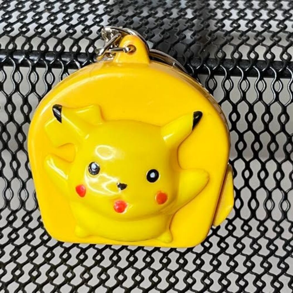 Vintage 1998 Pokémon Pikachu Light Up Coin Purse Keychain Nintendo